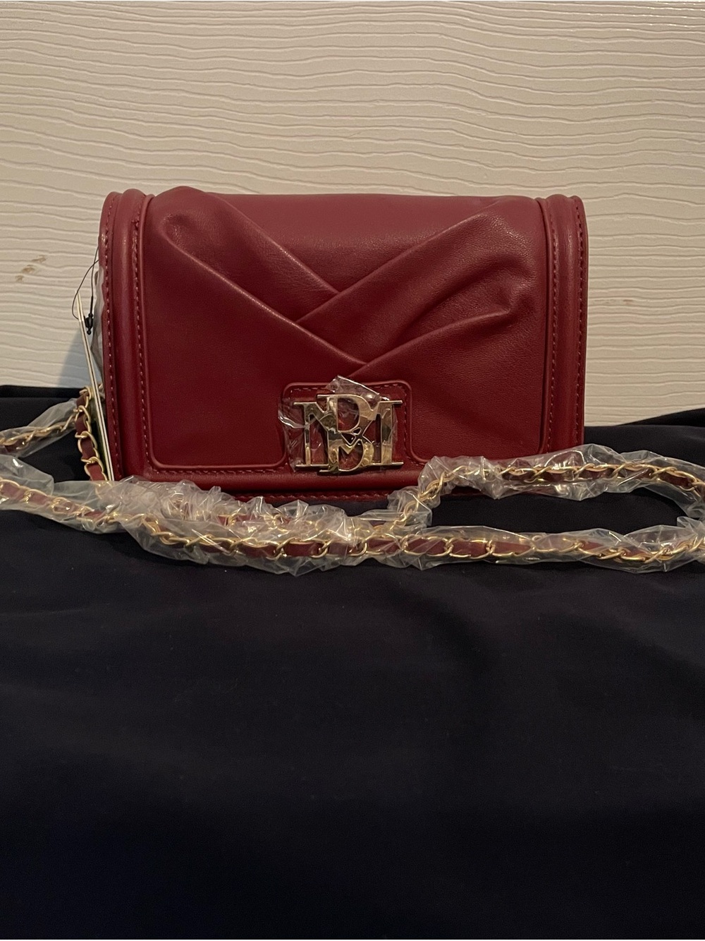 Badgley Mischka Wine Pleated Crossbody with Gold Hardware - Picture 5 of 7